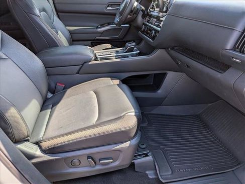 Used 2025 Nissan Pathfinder SL w/ SL Premium Package FWD image 22