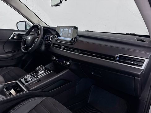 Used 2023 Mitsubishi Outlander SE image 35