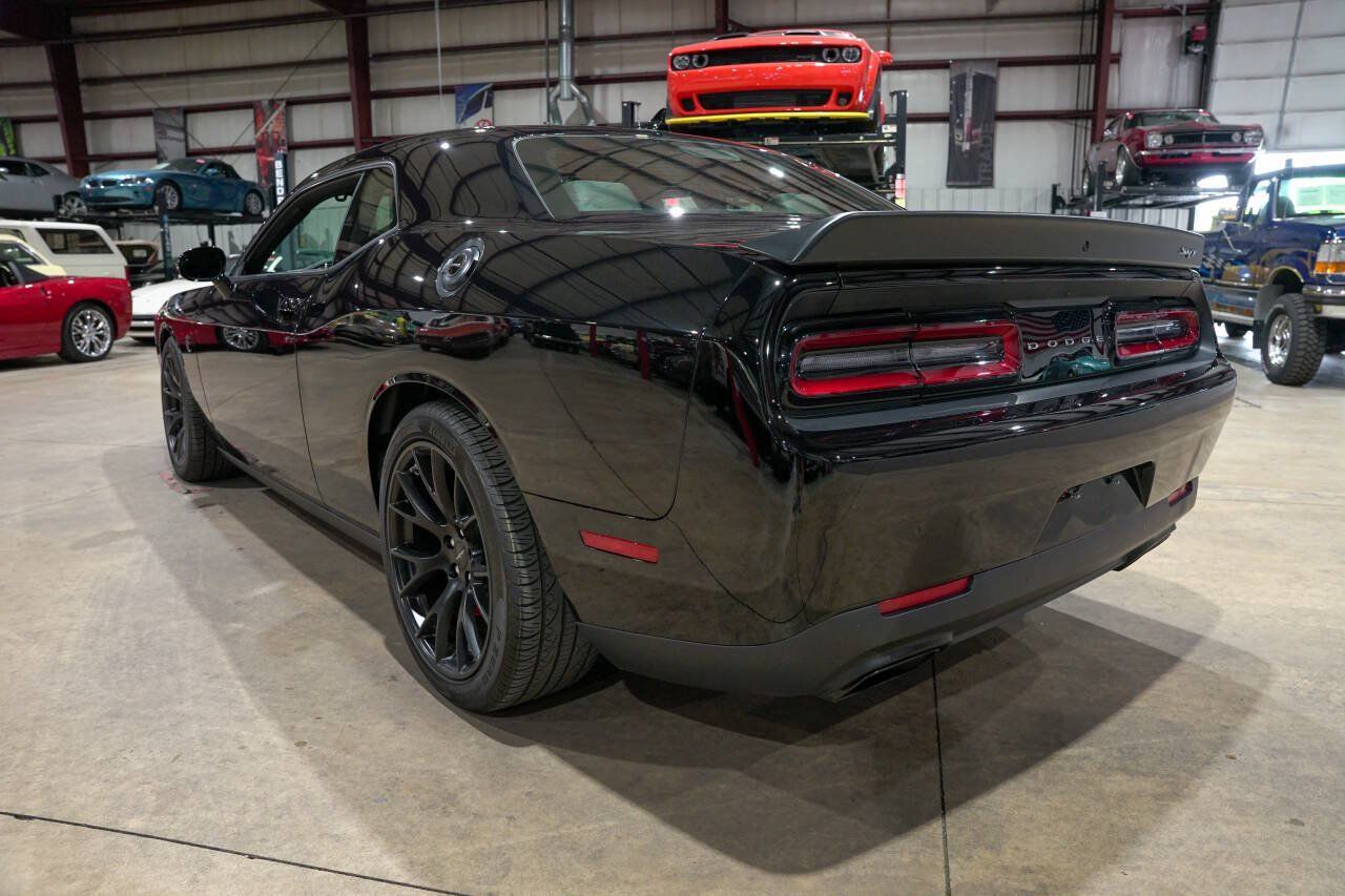 Used 2016 Dodge Challenger SRT Hellcat RWD image 6