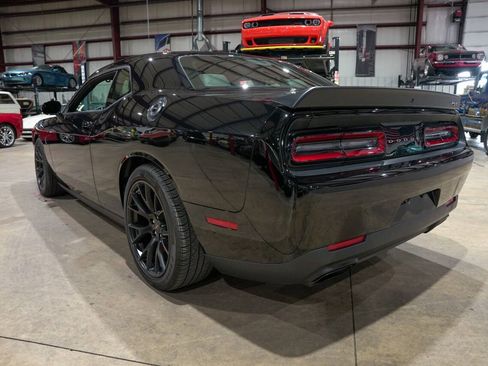 Used 2016 Dodge Challenger SRT Hellcat RWD image 6