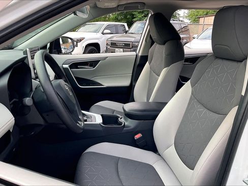 Used 2025 Toyota RAV4 XLE w/ Convenience Package AWD/4WD image 8