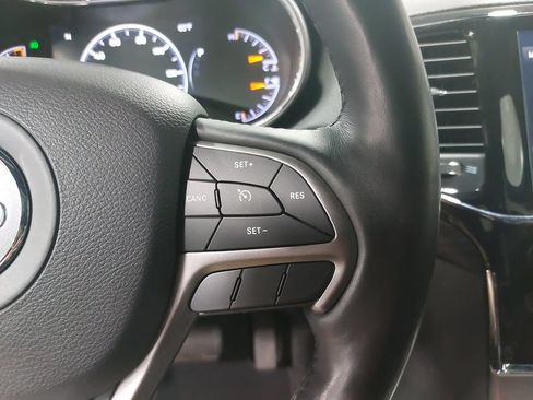 Used 2021 Jeep Grand Cherokee Laredo X AWD/4WD image 17