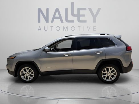 Used 2016 Jeep Cherokee Latitude FWD image 2