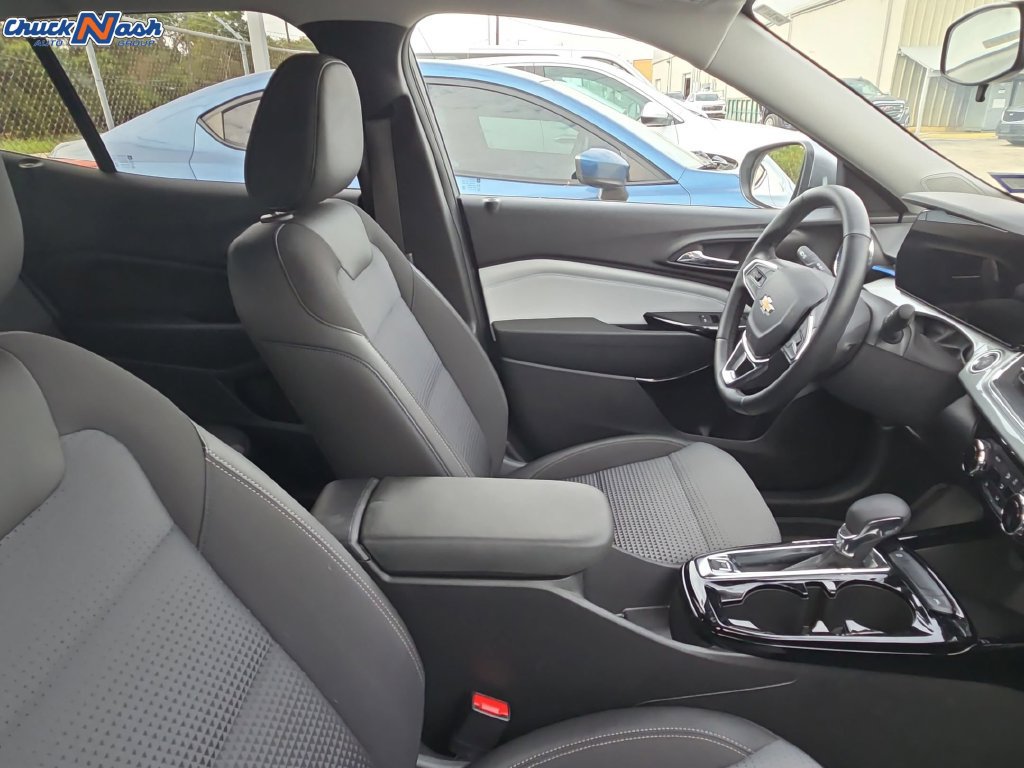 Used 2025 Chevrolet Trax LT w/ Driver Confidence Package FWD image 7