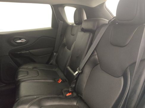 Used 2023 Jeep Cherokee Altitude Lux w/ Mopar Interior Package AWD/4WD image 18