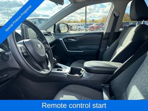Used 2022 Toyota RAV4 XLE AWD/4WD image 9