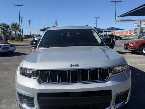 Used 2021 Jeep Grand Cherokee L Limited image 2