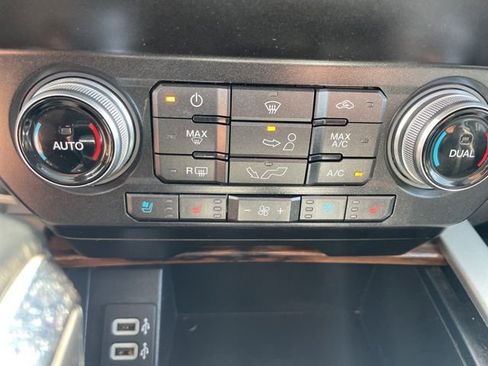 Used 2019 Ford F150 Lariat w/ Equipment Group 502A Luxury image 31