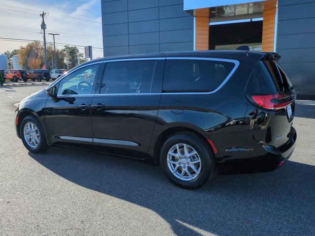 New 2026 Chrysler Pacifica Select FWD image 6
