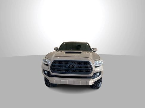 Used 2017 Toyota Tacoma TRD Sport w/ Tow Package (A/T) image 3