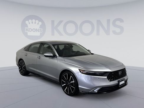 Used 2024 Honda Accord Touring image 10
