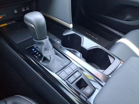 Used 2025 Toyota Camry SE FWD image 16