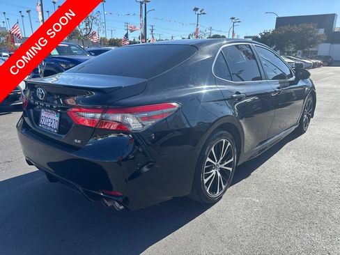 Used 2018 Toyota Camry SE FWD image 4