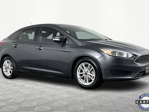 Used 2016 Ford Focus SE w/ SE Power Seat Package image 3
