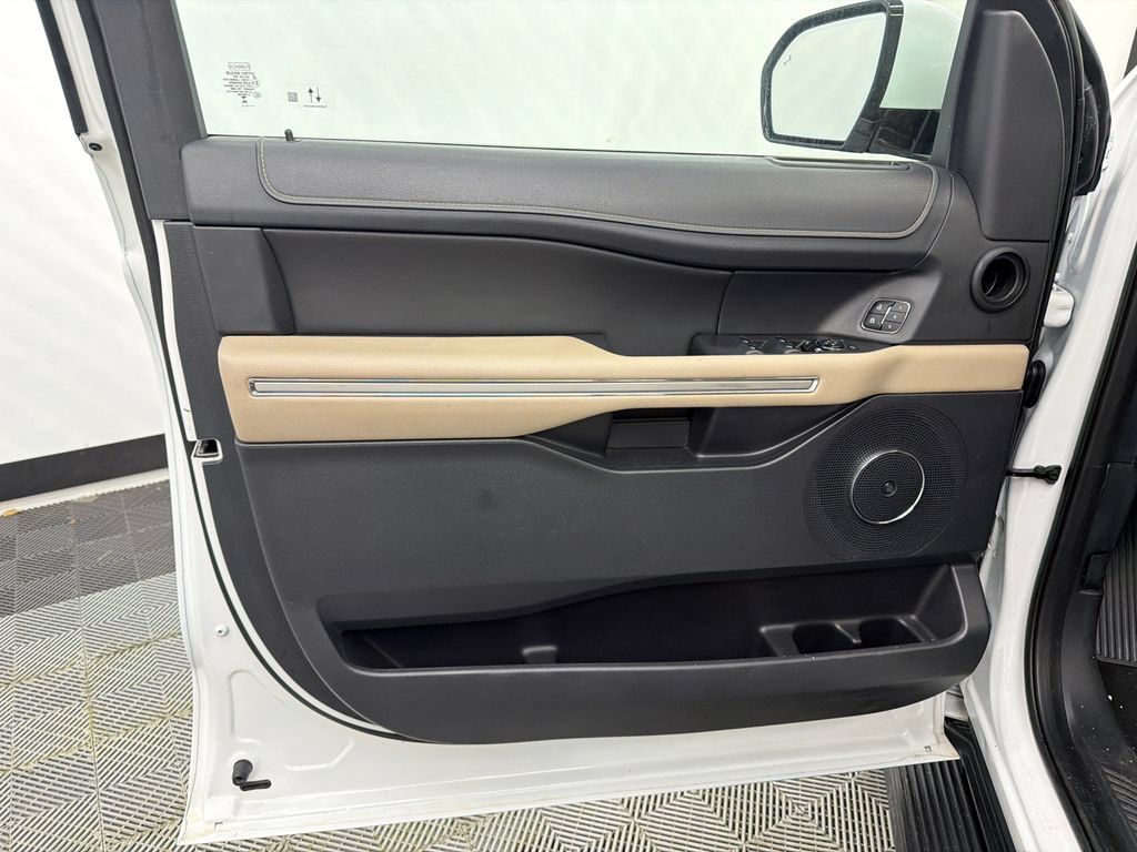 Used 2024 Ford Expedition Limited RWD image 11