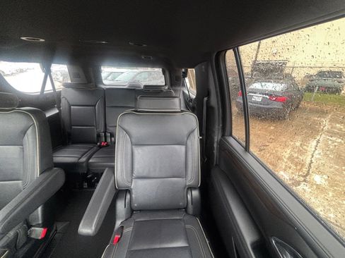 Used 2023 Chevrolet Suburban Premier RWD image 39