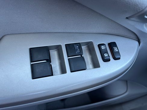 Used 2013 Toyota Corolla LE FWD image 23