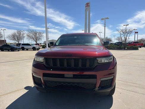 Used 2024 Jeep Grand Cherokee L Limited w/ Black Appearance Package image 2