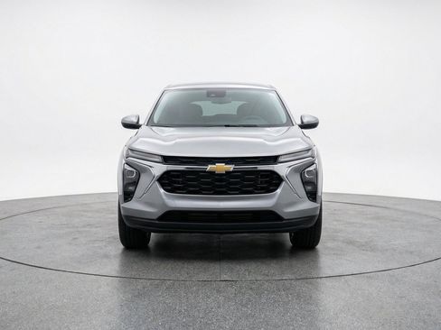 Used 2025 Chevrolet TrailBlazer LT FWD image 2
