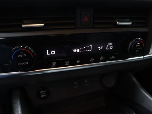 Certified 2025 Nissan Rogue SV image 32