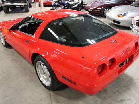 Used 1993 Chevrolet Corvette Coupe RWD image 18