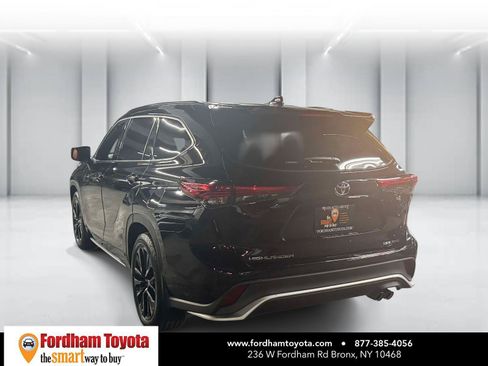 Used 2023 Toyota Highlander XSE AWD/4WD image 5