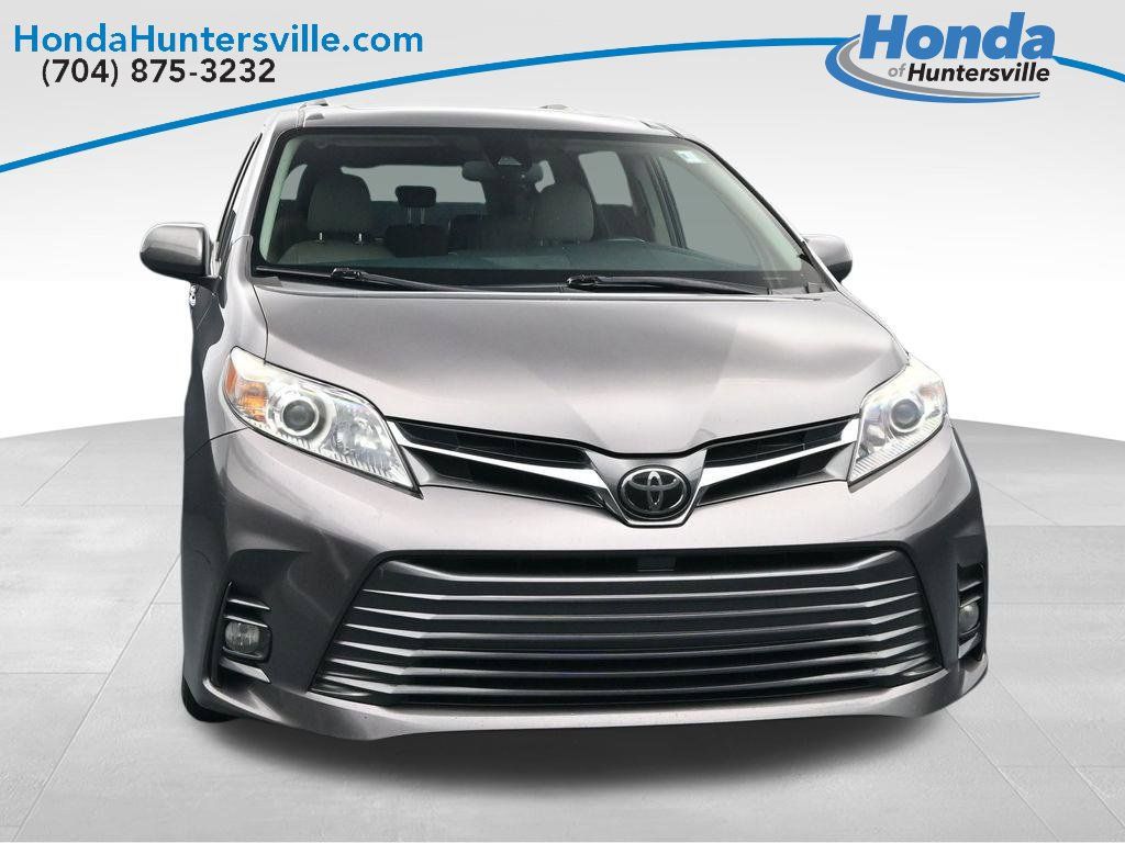 Used 2018 Toyota Sienna XLE w/ XLE Navigation Package FWD image 6