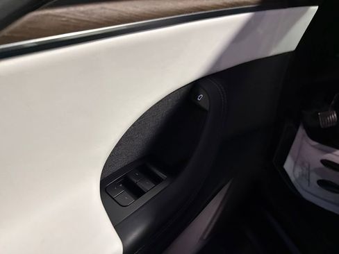 Used 2023 Tesla Model X image 12