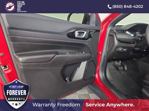 Used 2025 Jeep Compass Latitude w/ Altitude Special Edition AWD/4WD image 17