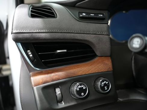Used 2019 Cadillac Escalade Premium Luxury AWD/4WD image 15