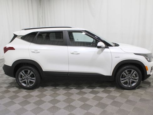 Used 2023 Kia Seltos S w/ Navigation Package image 30