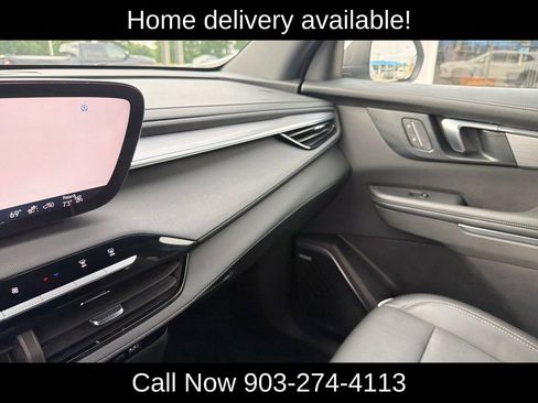 Used 2025 Buick Enclave Preferred AWD/4WD image 24