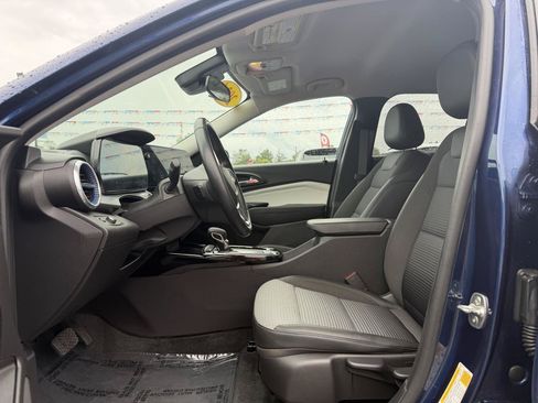 Used 2024 Chevrolet Trax LT w/ Driver Confidence Package FWD image 14