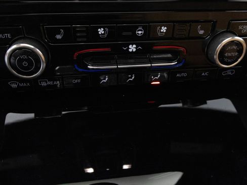 Used 2023 Jeep Grand Cherokee Summit w/ Luxury Tech Group V image 28