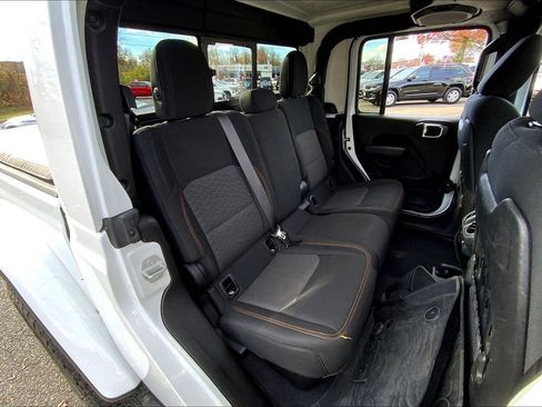 Certified 2022 Jeep Gladiator Mojave w/ Cold Weather Group image 17