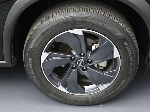 Used 2024 Nissan Rogue SV image 6