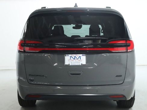 Used 2021 Chrysler Pacifica Touring-L w/ Uconnect Theater Family Group image 43