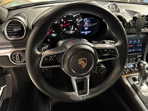 Used 2025 Porsche 718 Boxster RWD image 18