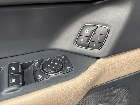 Used 2024 Ford Expedition Max XLT image 18