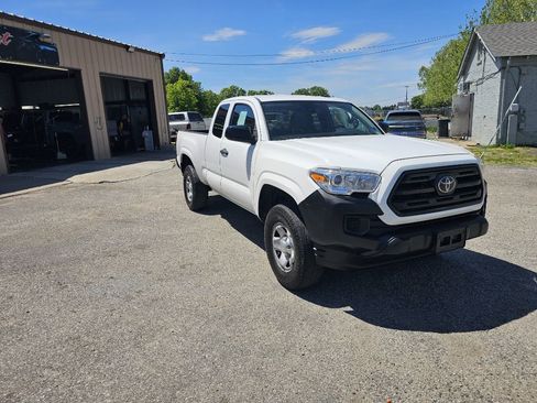 Used 2019 Toyota Tacoma SR RWD image 4