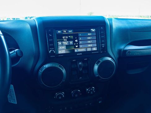 Used 2017 Jeep Wrangler Unlimited Sport AWD/4WD image 6