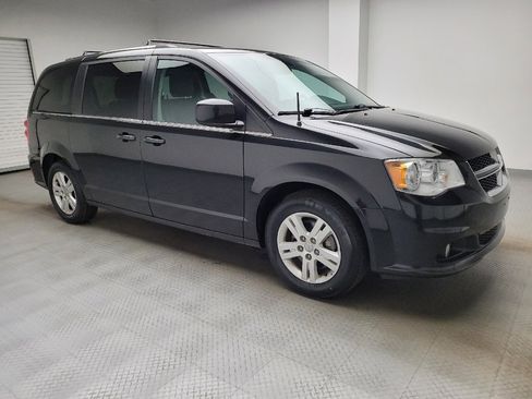 Used 2019 Dodge Grand Caravan SXT image 11