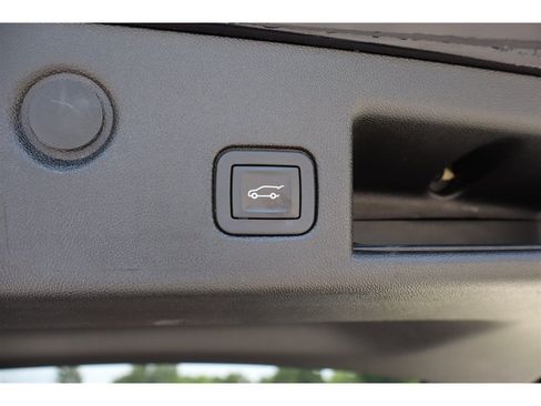 Used 2020 Chevrolet Equinox Premier FWD image 30