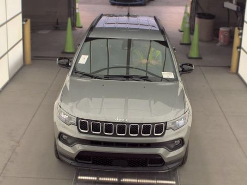 Used 2024 Jeep Compass Latitude AWD/4WD image 2