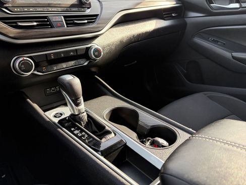 Used 2025 Nissan Altima 2.5 SV image 41