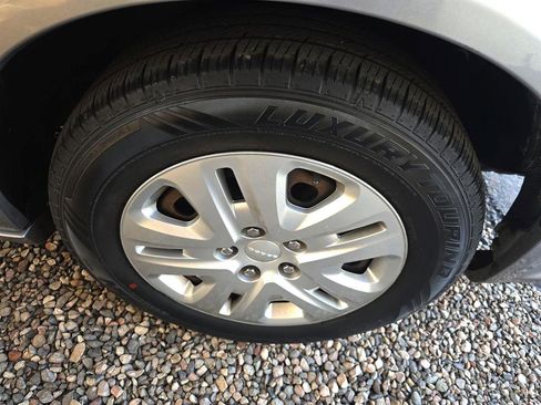 Used 2018 Dodge Grand Caravan SE w/ UConnect Hands-Free Group image 39