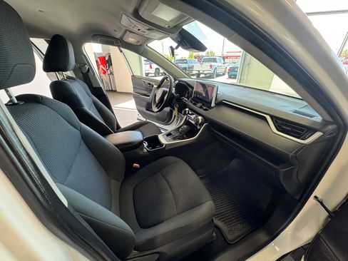 Used 2023 Toyota RAV4 LE AWD/4WD image 23