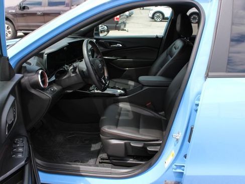Used 2024 Chevrolet Trax RS w/ Sunroof Package FWD image 14