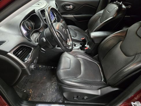 Used 2019 Jeep Cherokee Limited image 6