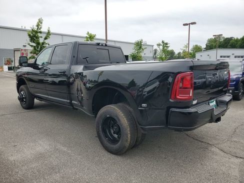 New 2026 RAM 3500 Laramie AWD/4WD image 4